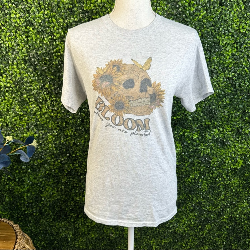 Gray Graphic Tee with Skull and Sunflower Design bloom where‎ you are planted